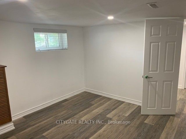 542 guelph Street, ##B