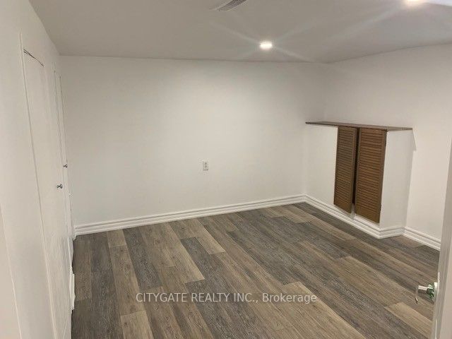 542 guelph Street, ##B