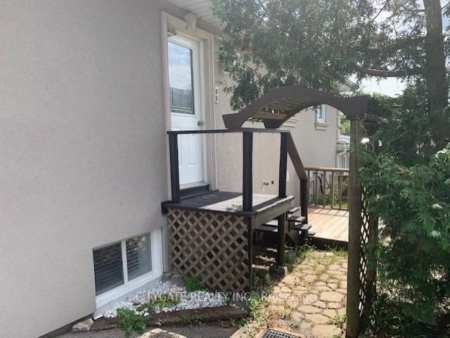 542 guelph Street, ##B