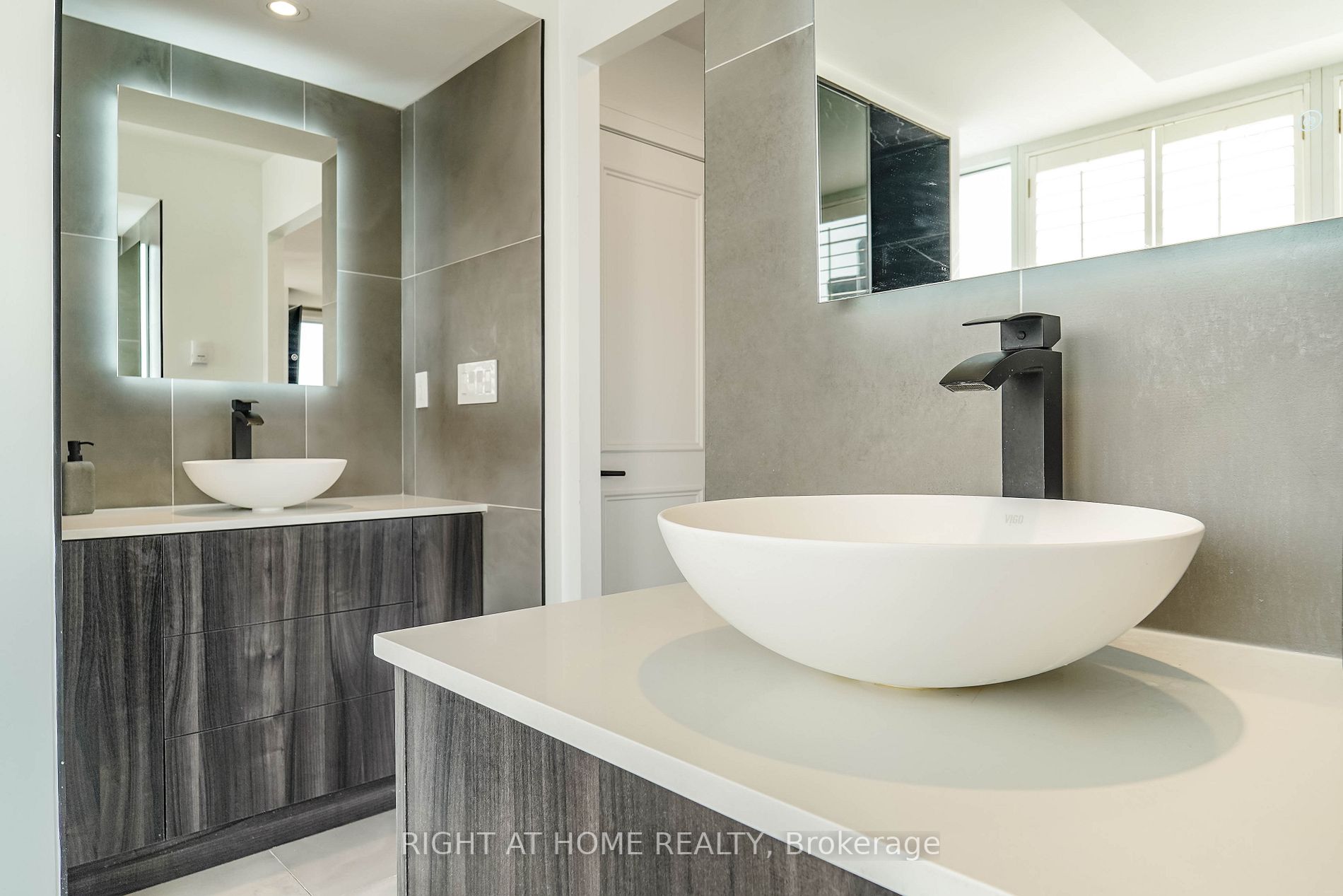 1 Palace Pier Crt, #3906