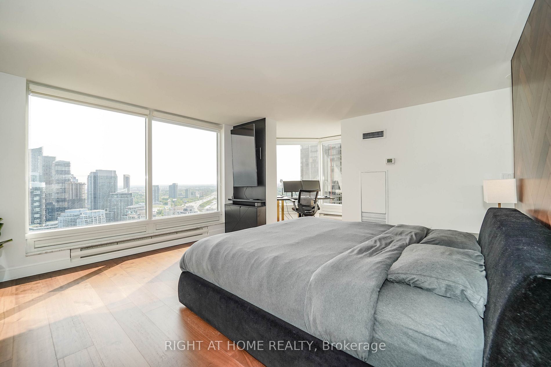 1 Palace Pier Crt, #3906