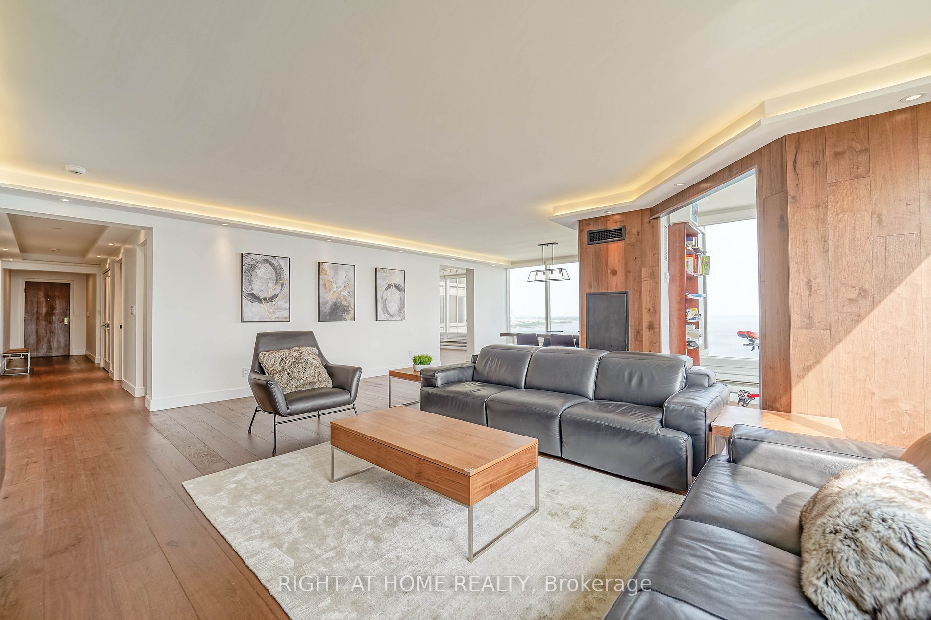 1 Palace Pier Crt, #3906