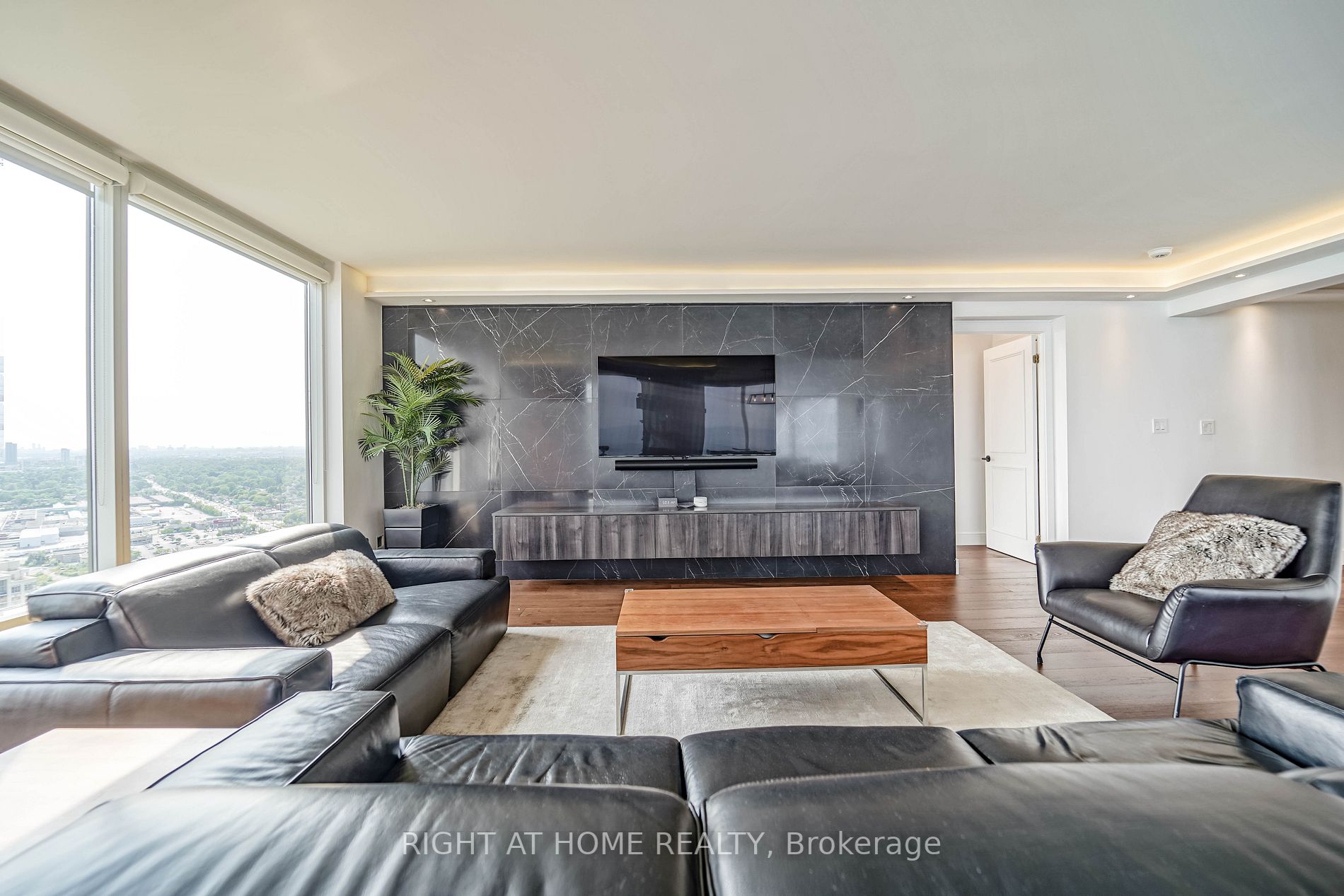 1 Palace Pier Crt, #3906