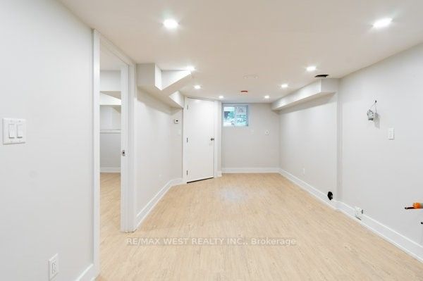 23 Radford Ave