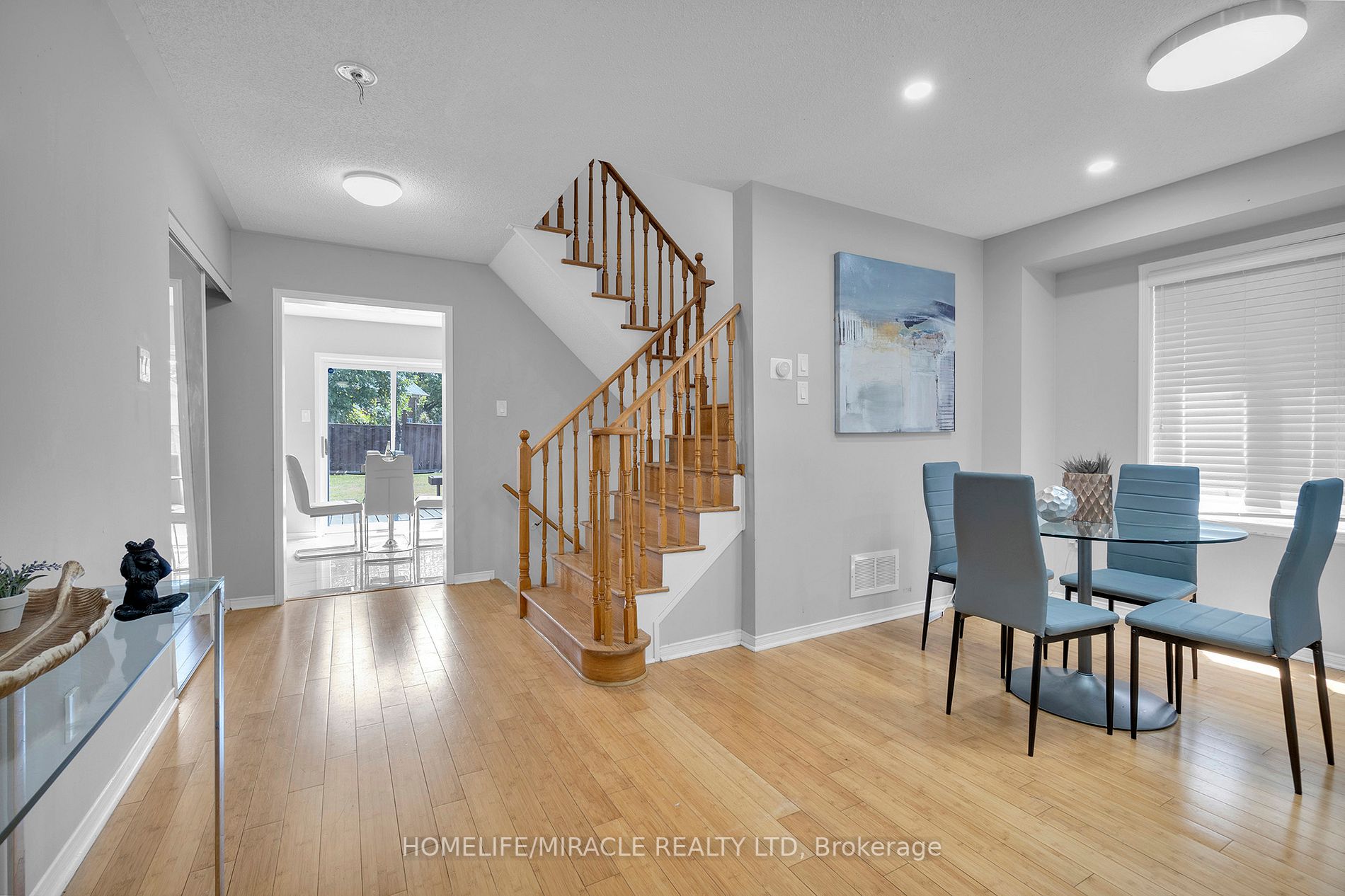 25 Red Clover Rd