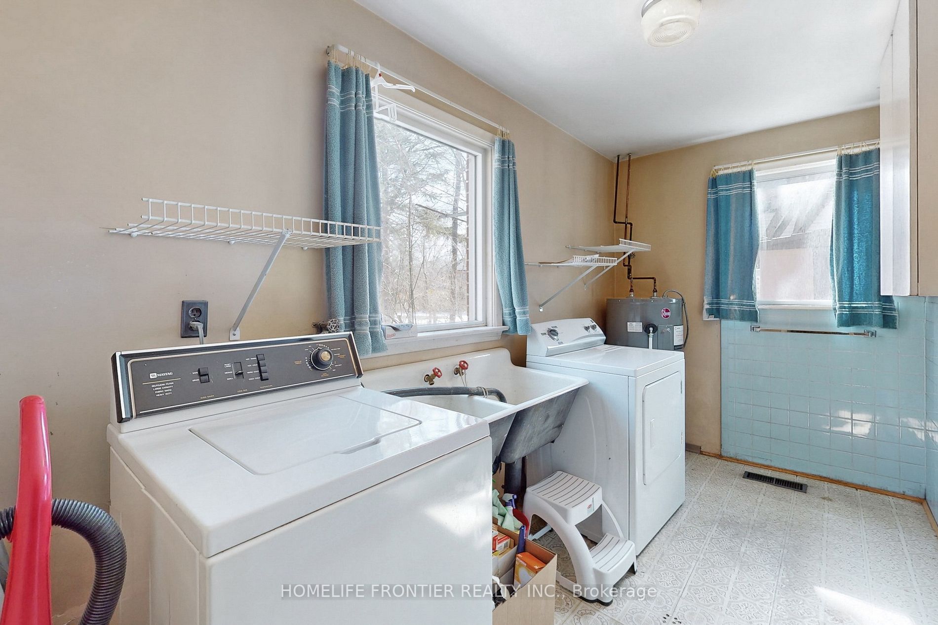 419 Martin Grove Rd