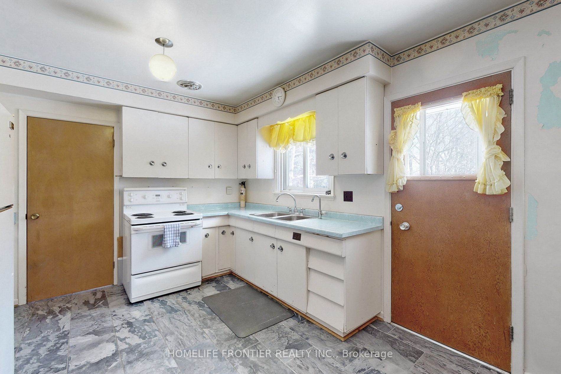 419 Martin Grove Rd