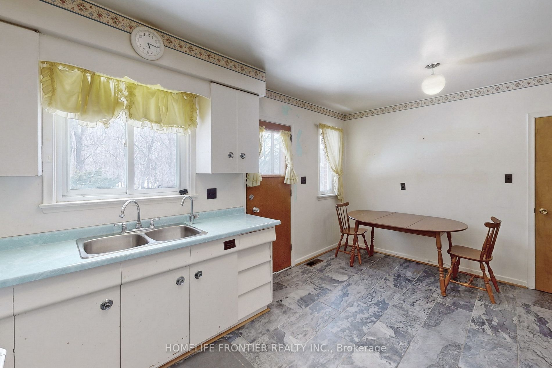 419 Martin Grove Rd