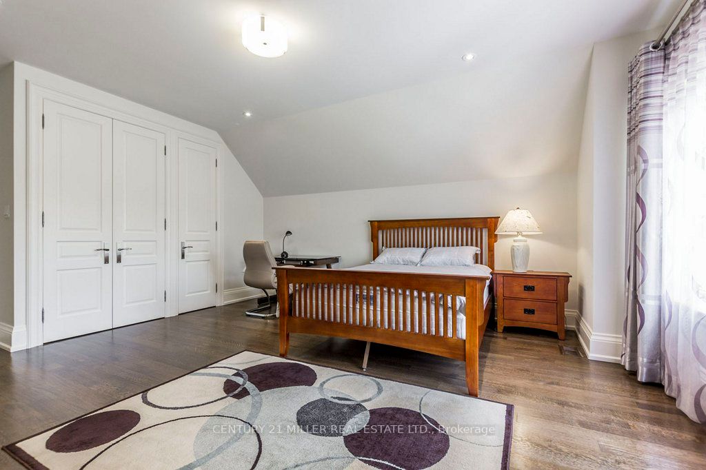 1031 Lakeshore Road W