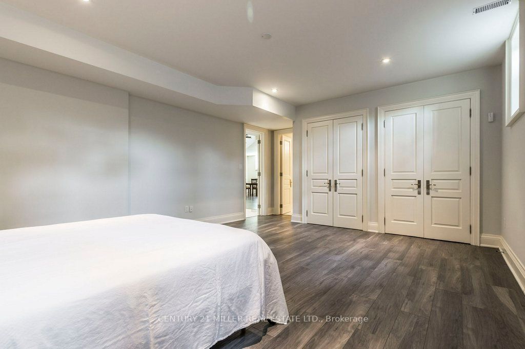 1031 Lakeshore Road W