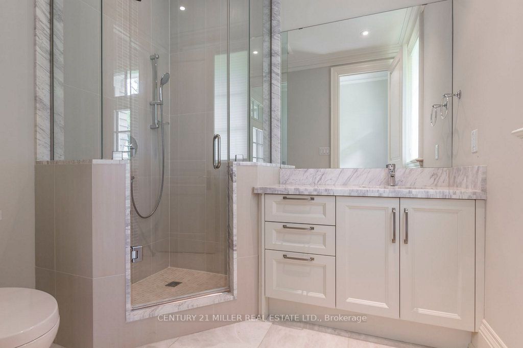 1031 Lakeshore Road W