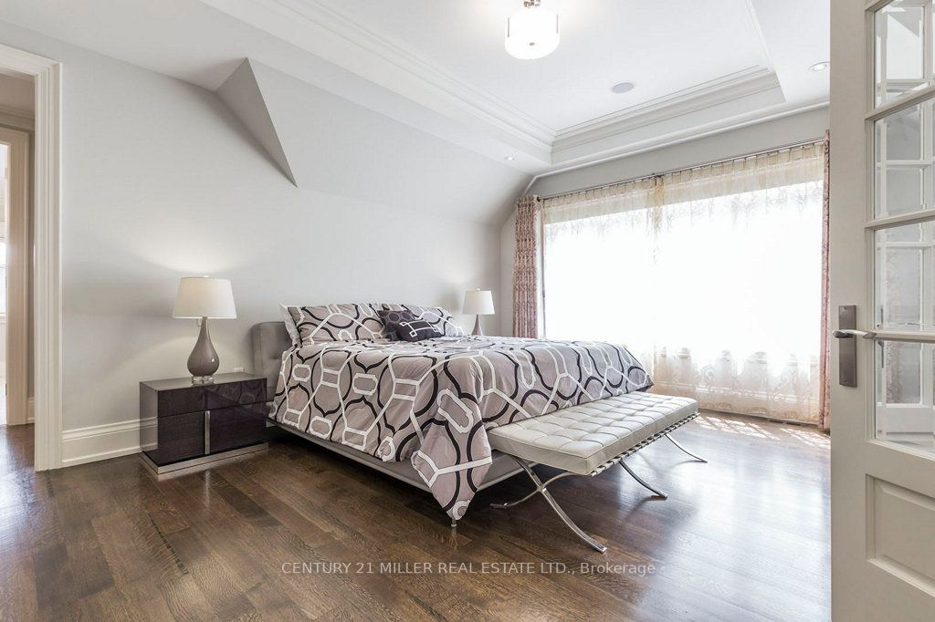 1031 Lakeshore Road W
