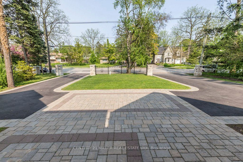 1031 Lakeshore Road W