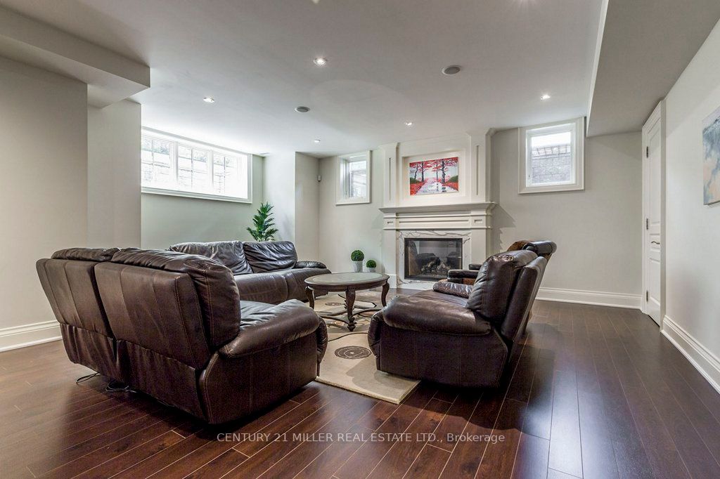 1031 Lakeshore Road W
