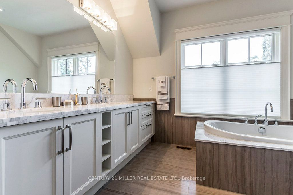 1031 Lakeshore Road W