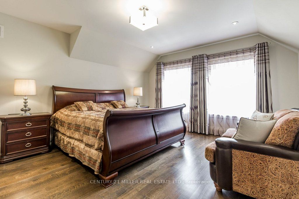 1031 Lakeshore Road W