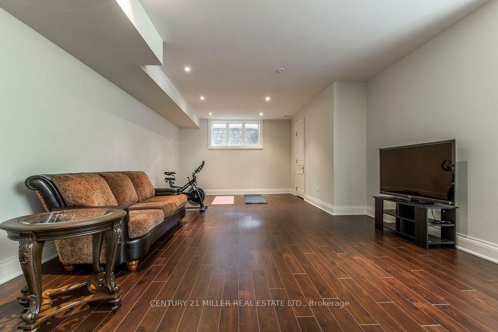 1031 Lakeshore Road W