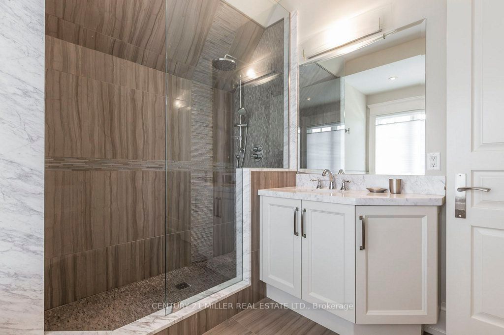 1031 Lakeshore Road W