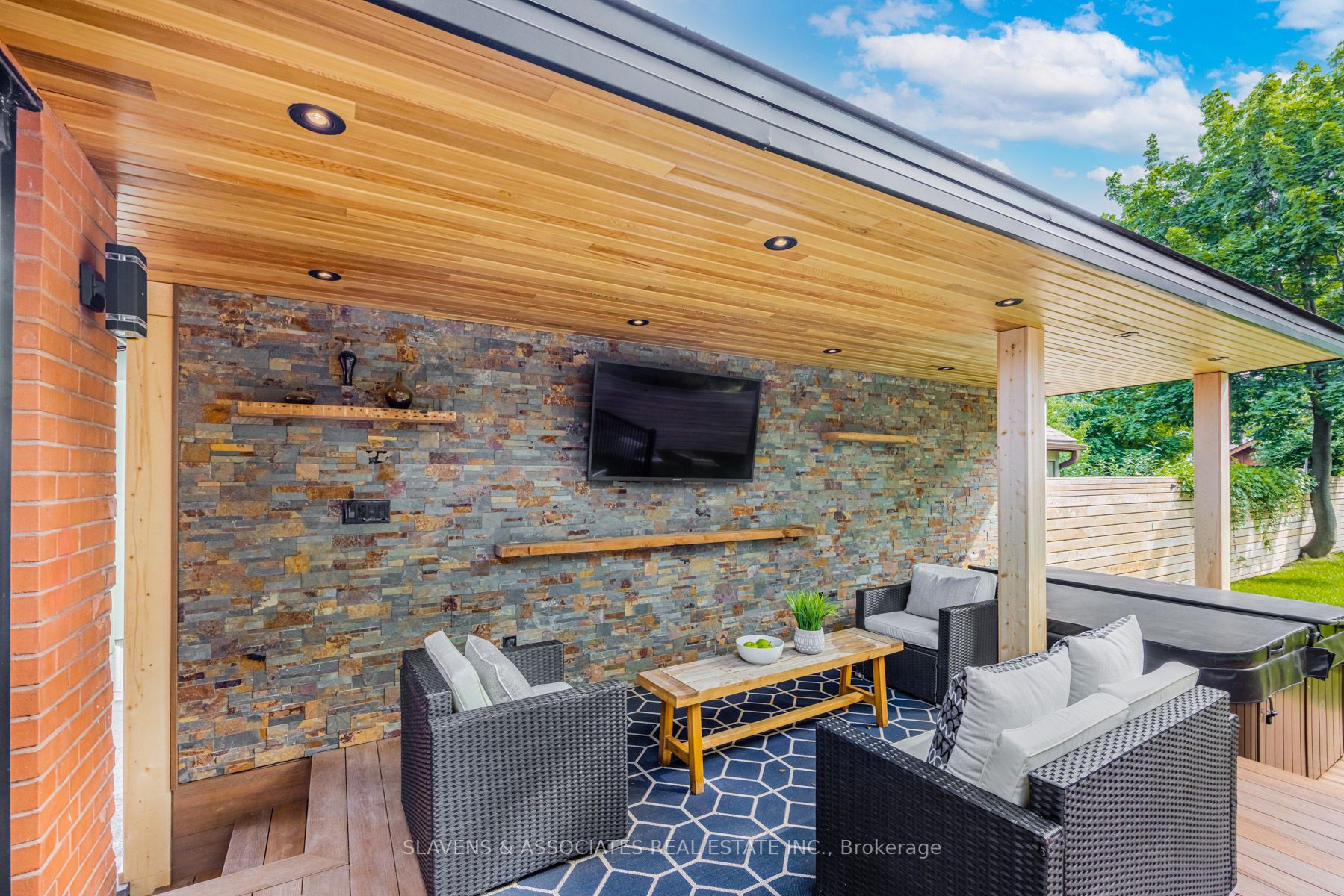111 Mill St S