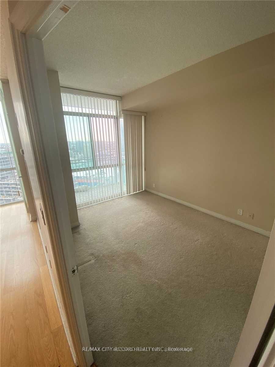 220 Burnhamthorpe Rd W, #2001