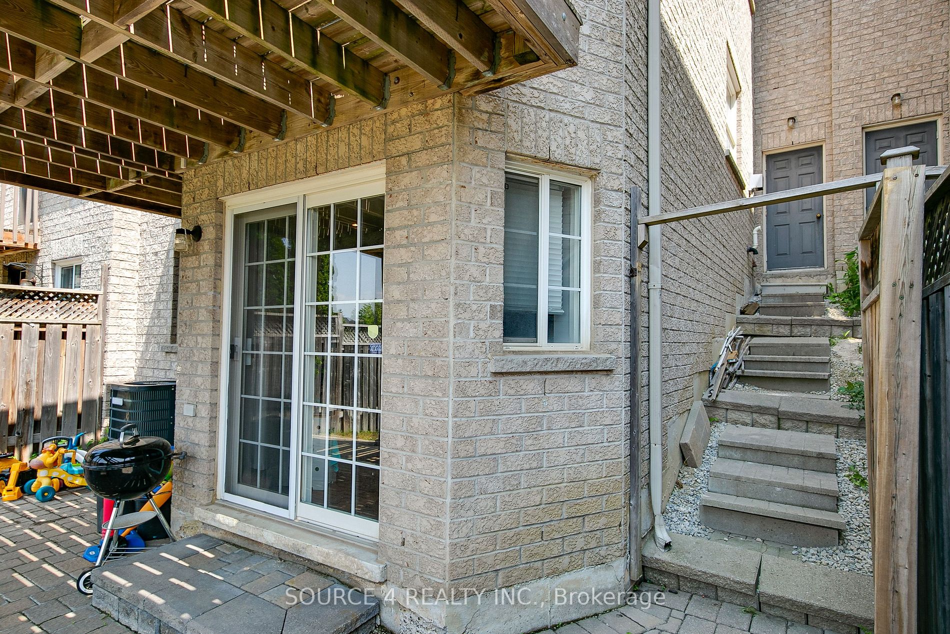 12 Spring Valley Crt