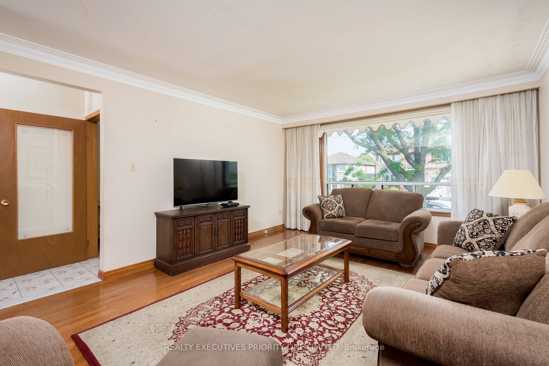 125 Downsview Ave