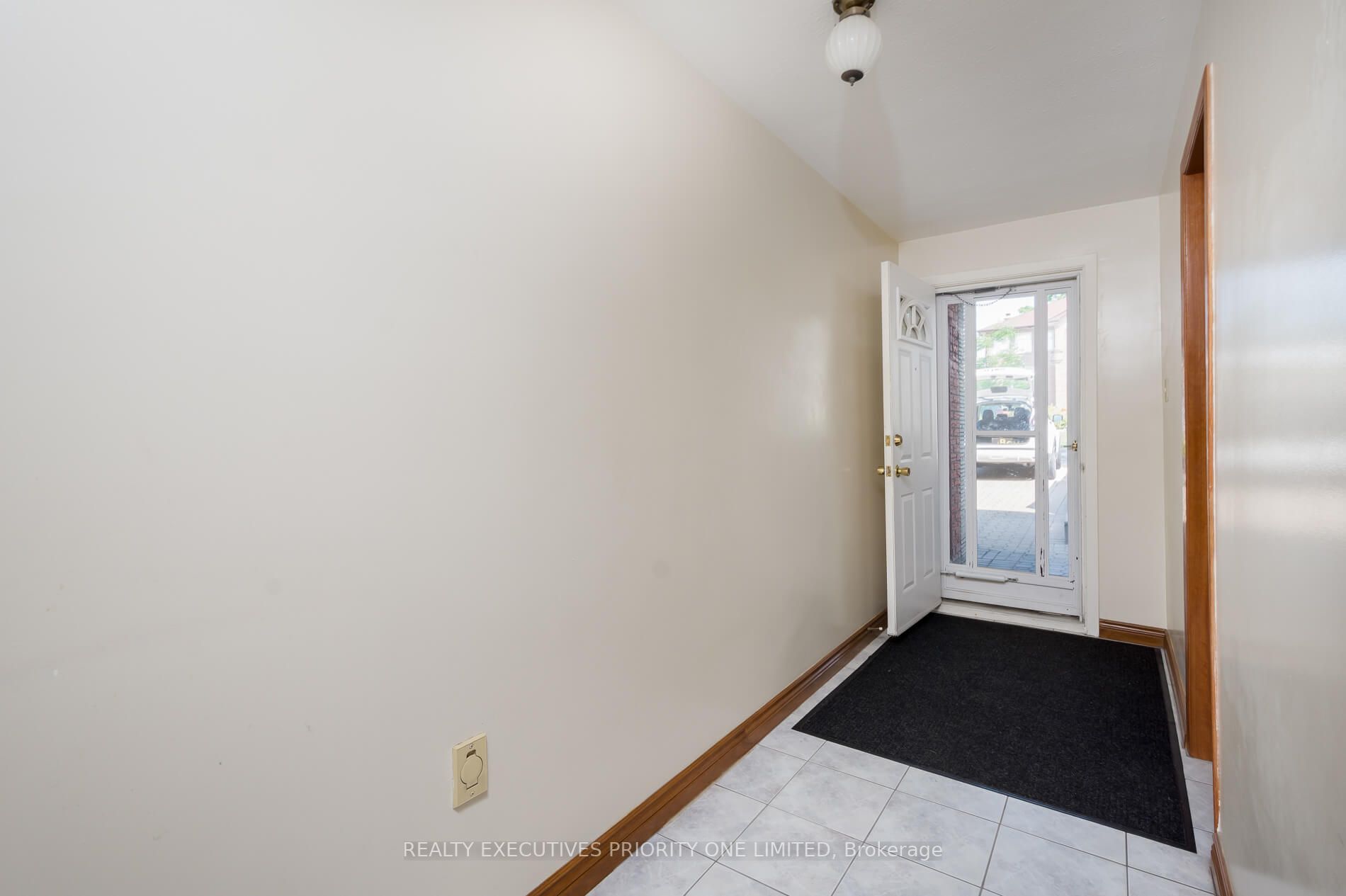 125 Downsview Ave