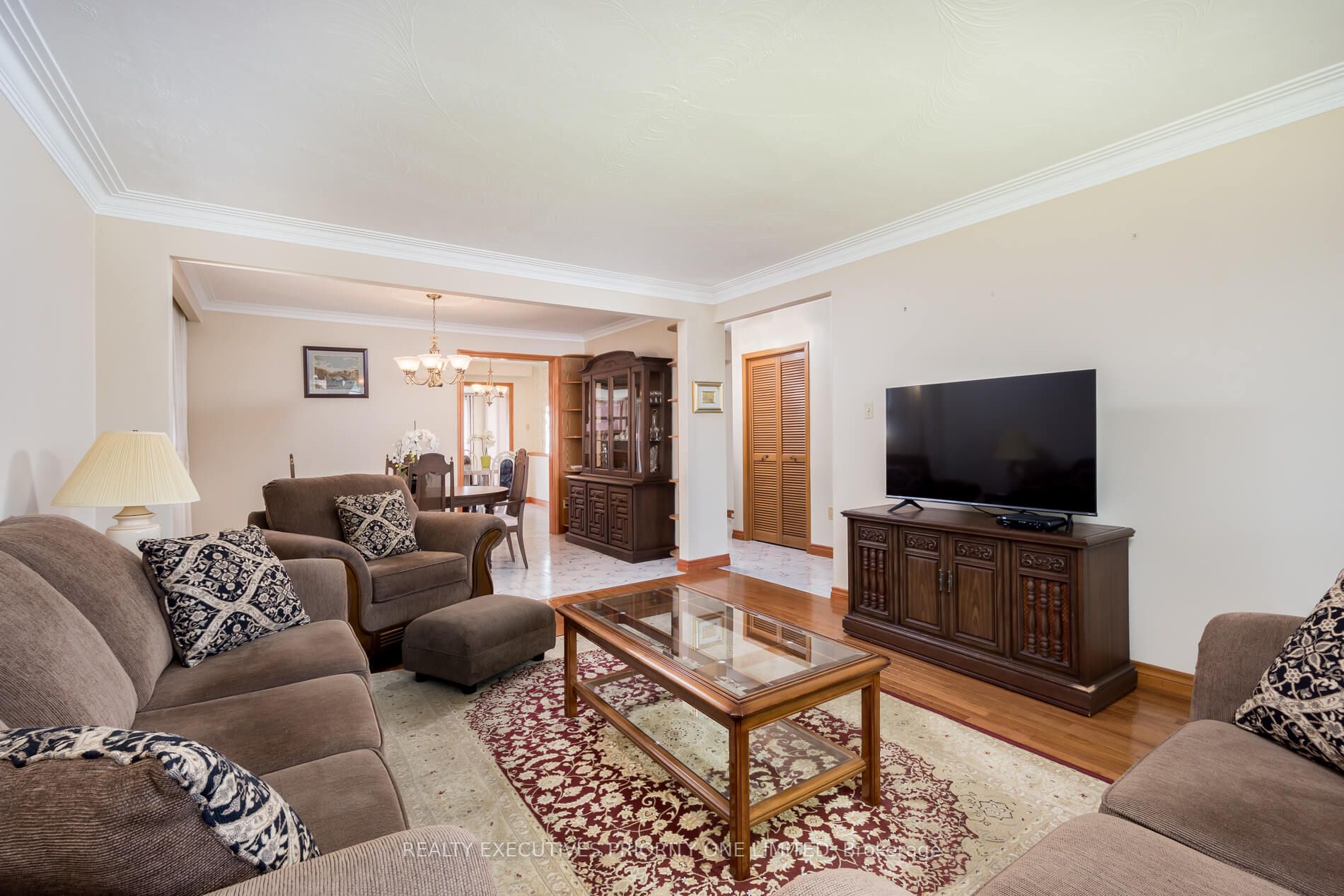125 Downsview Ave