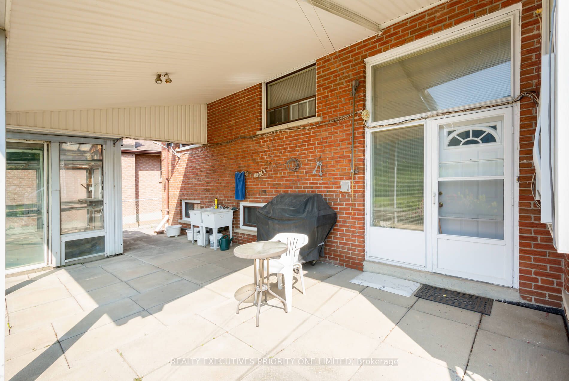 125 Downsview Ave