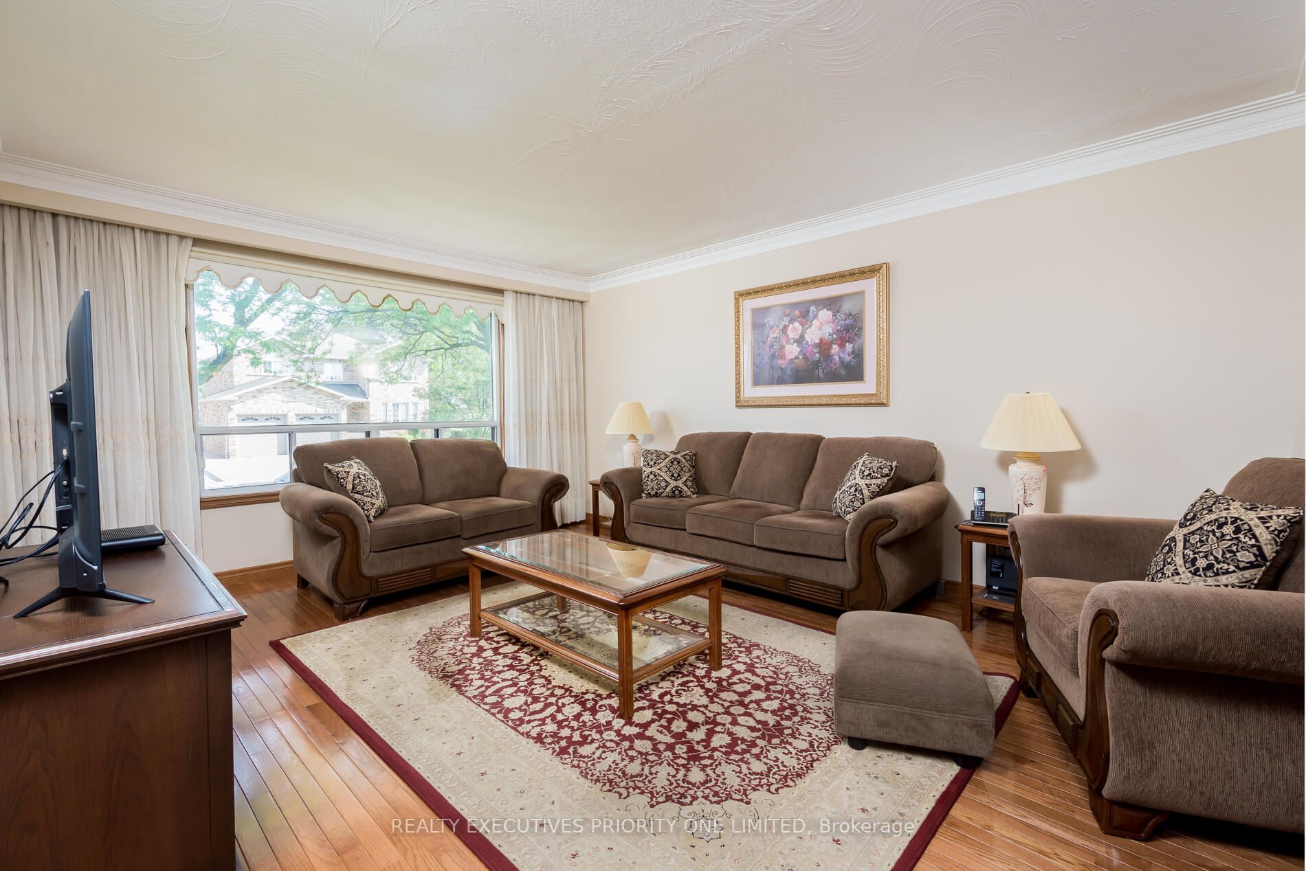 125 Downsview Ave