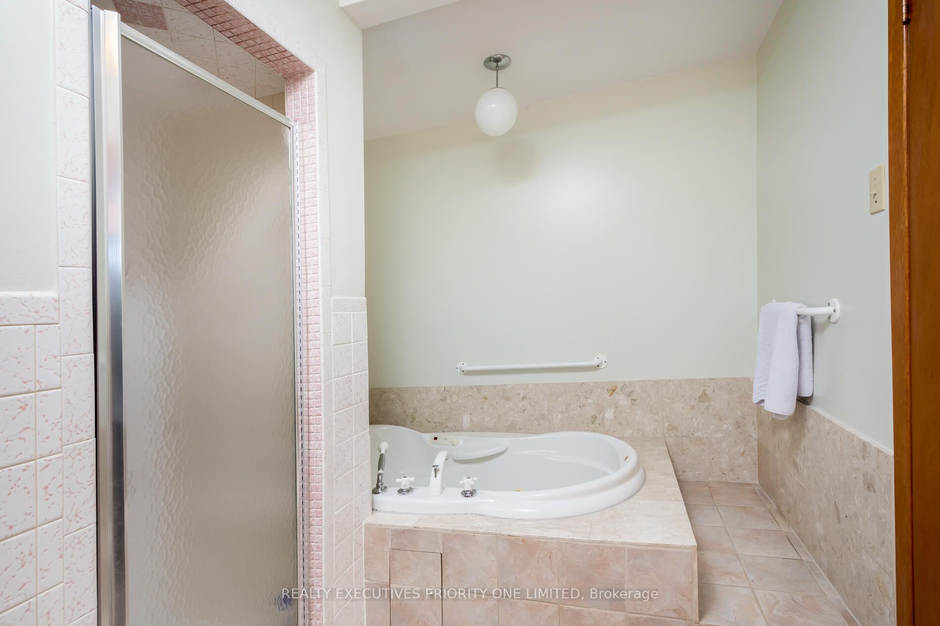 125 Downsview Ave