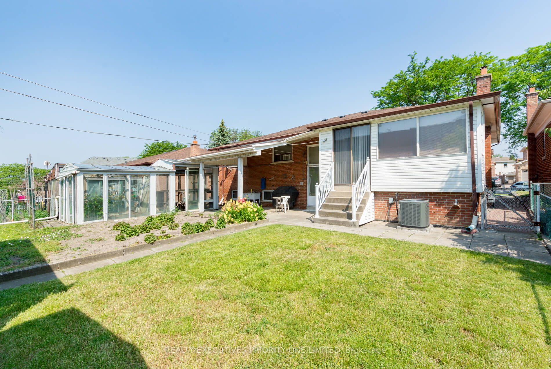 125 Downsview Ave