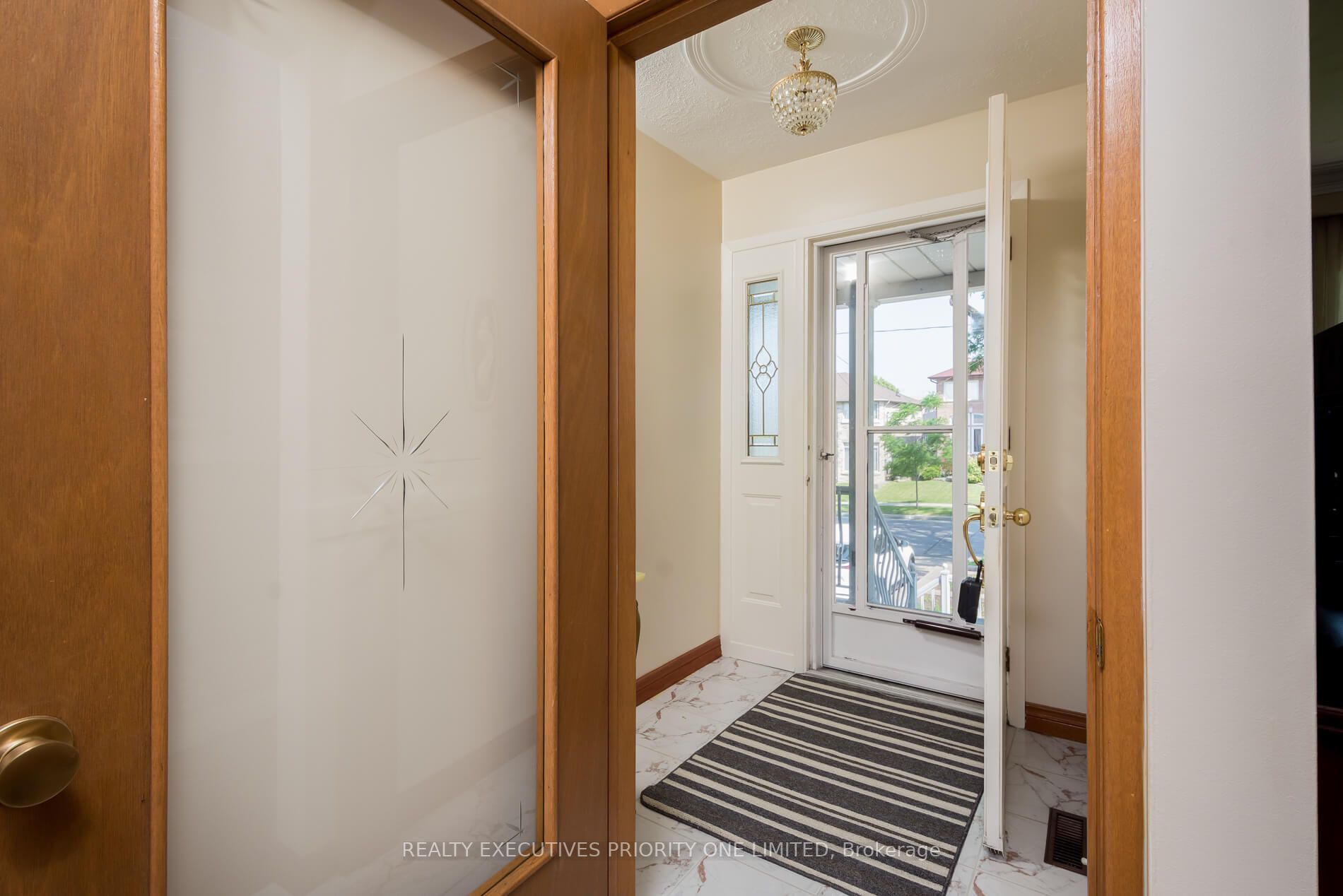 125 Downsview Ave