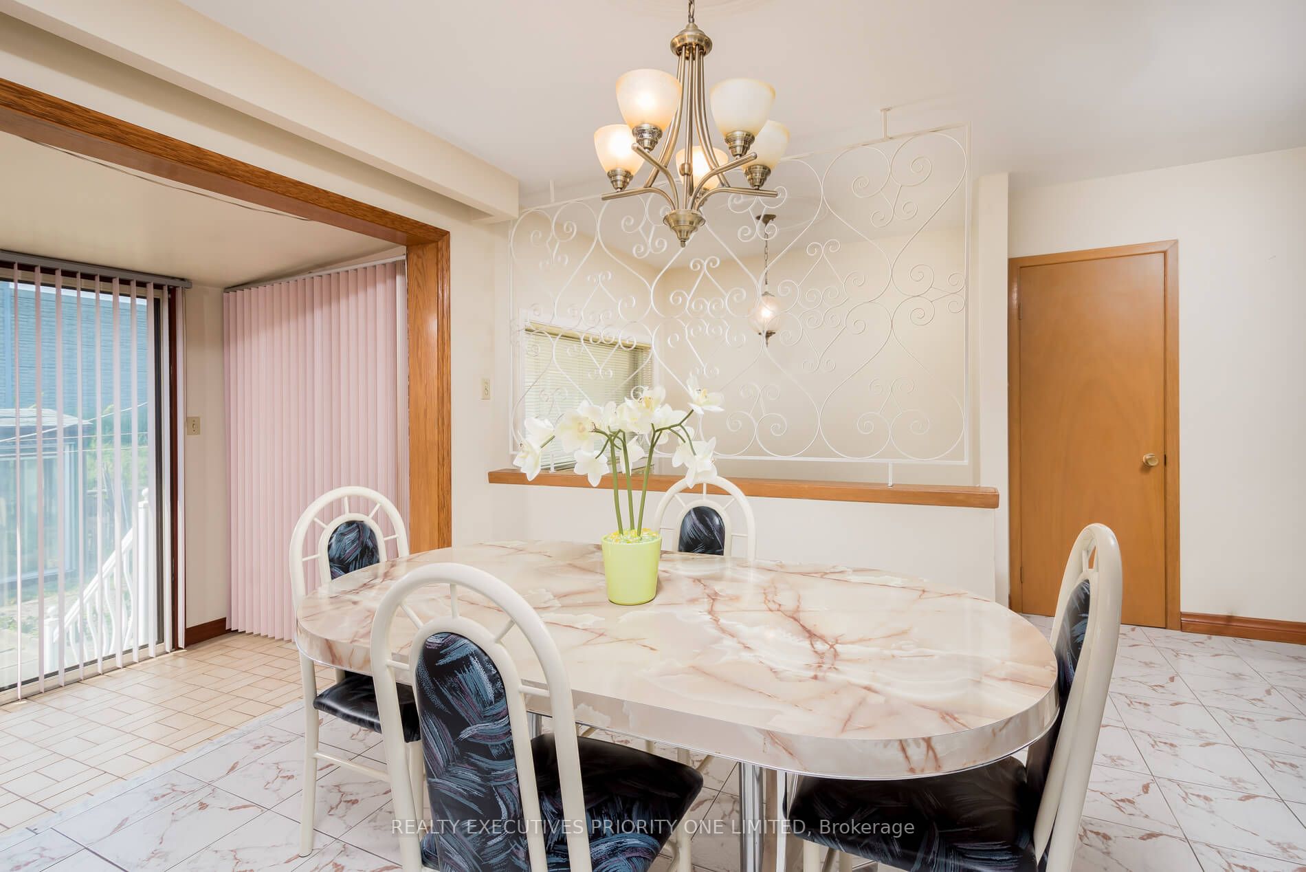 125 Downsview Ave