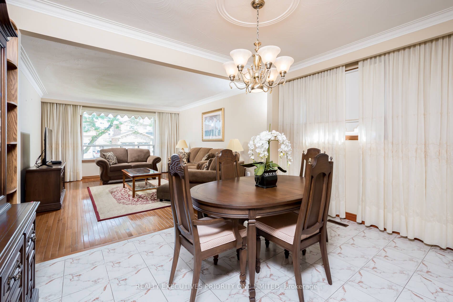 125 Downsview Ave