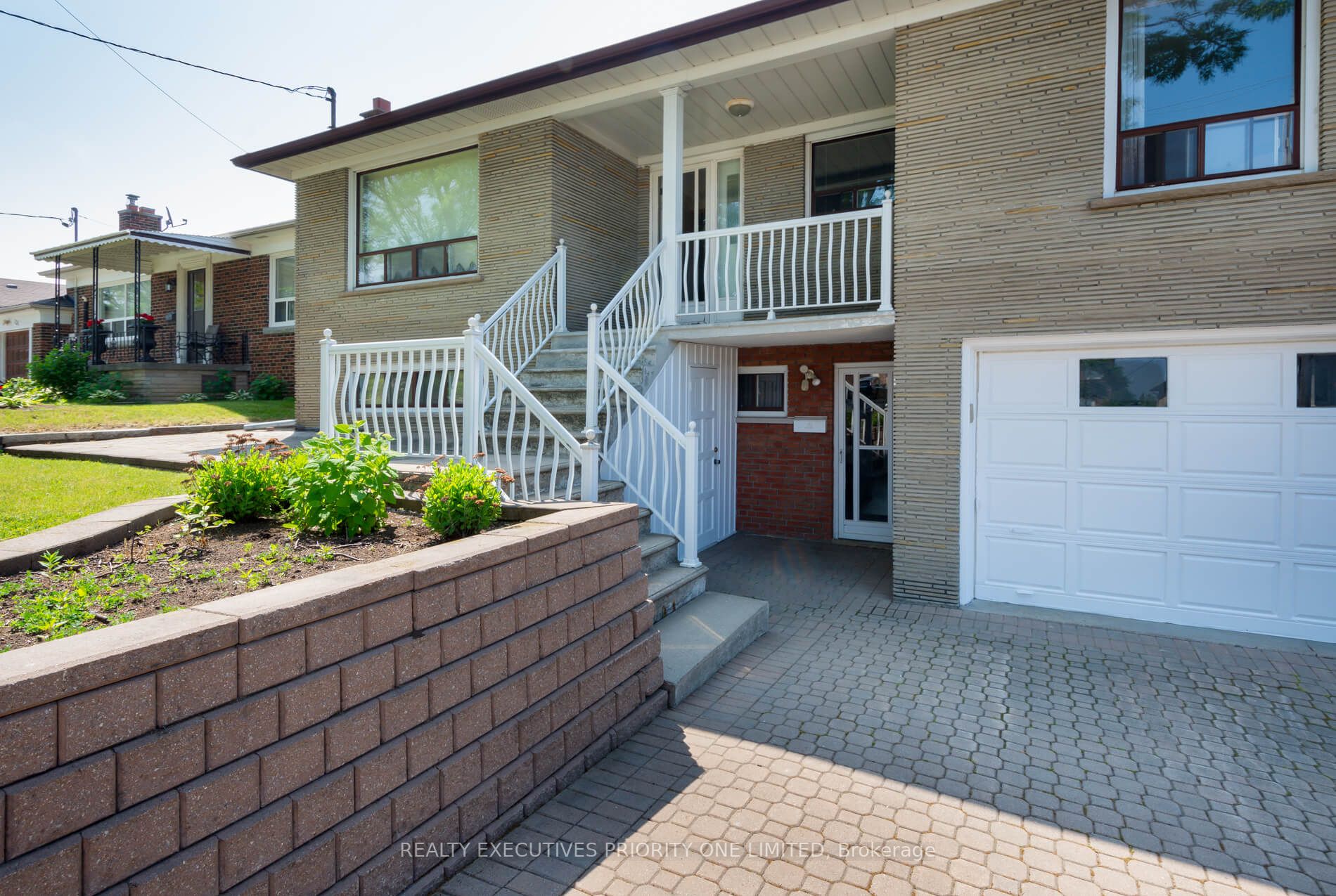 125 Downsview Ave