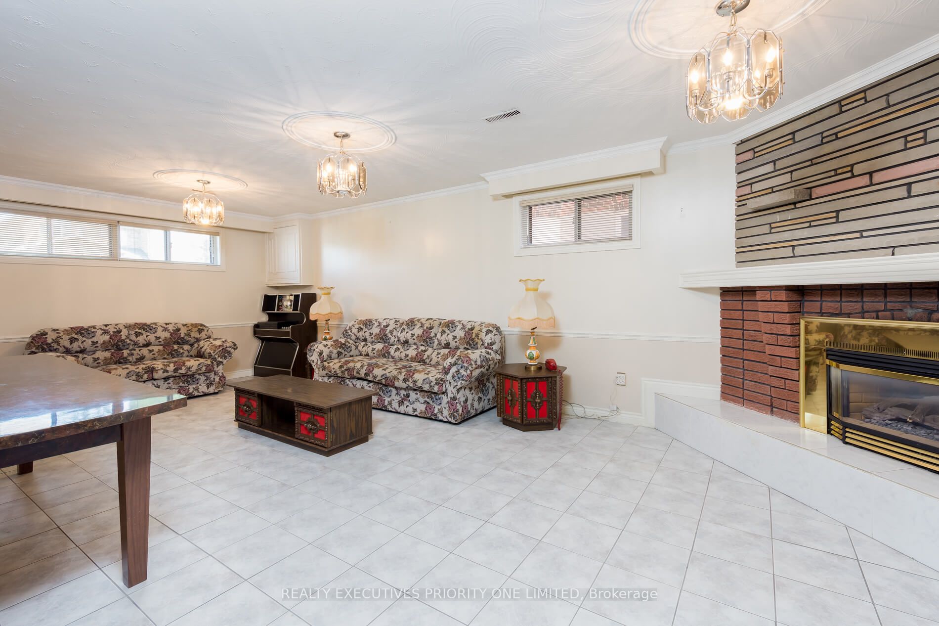 125 Downsview Ave