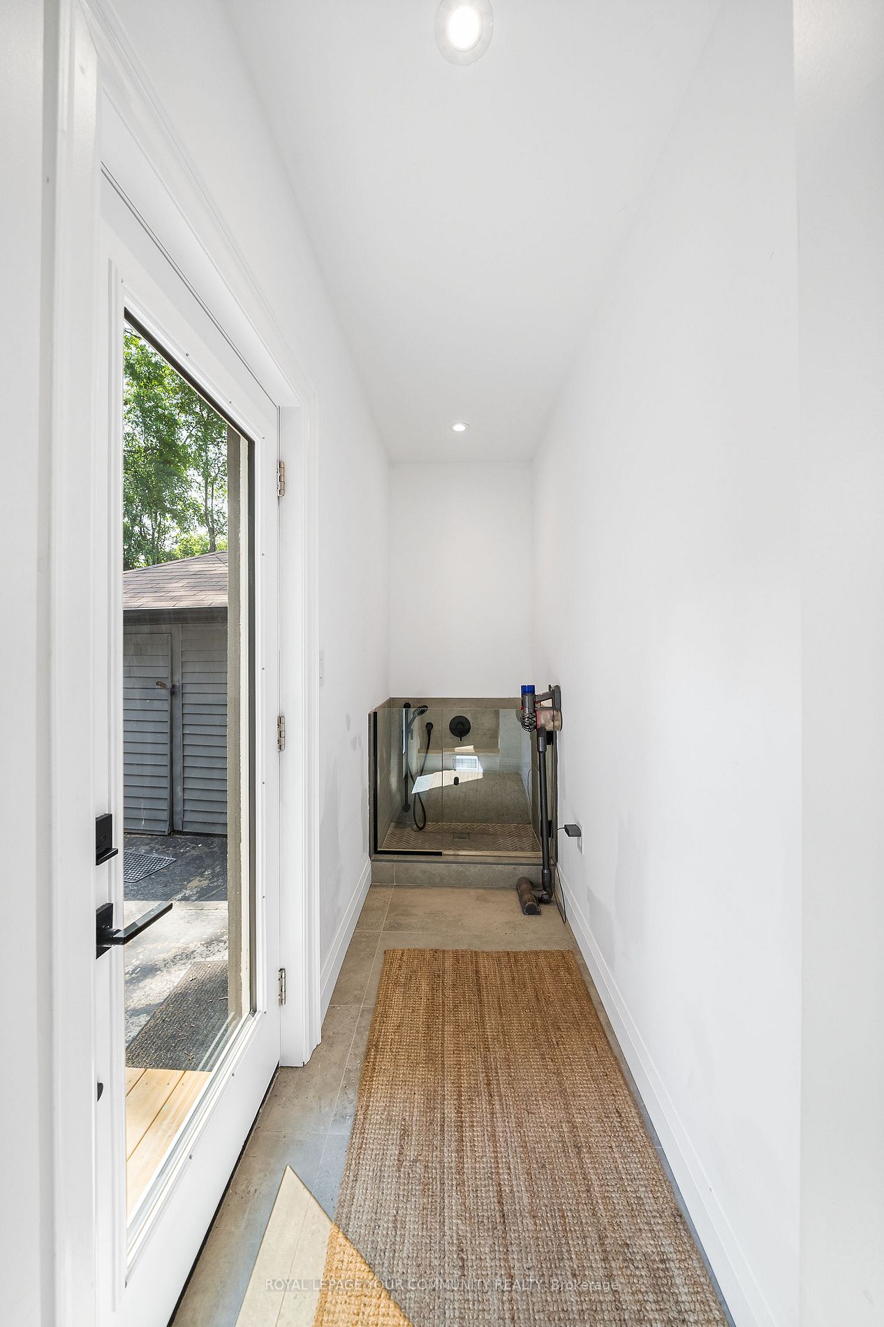 6 Westrose Ave