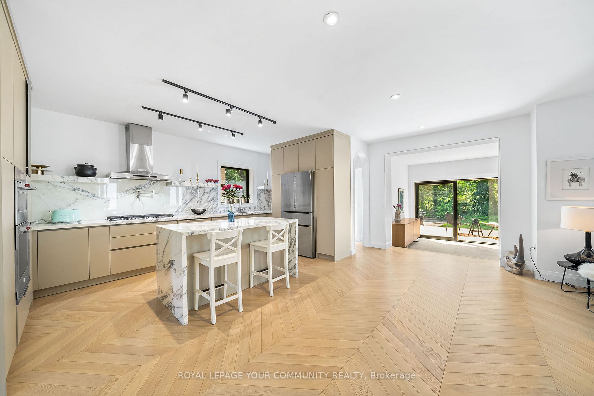 6 Westrose Ave