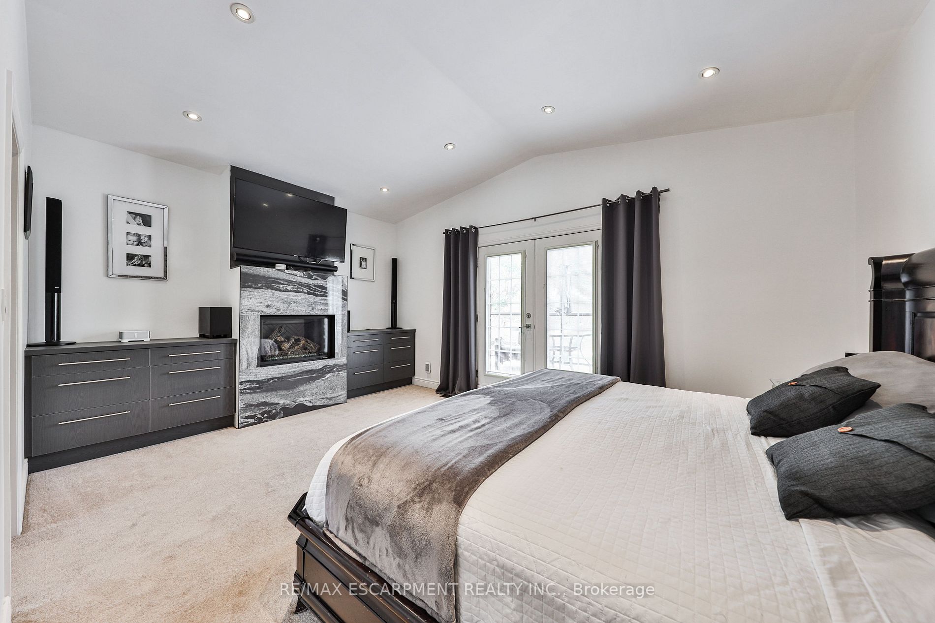 329 Erindale Dr