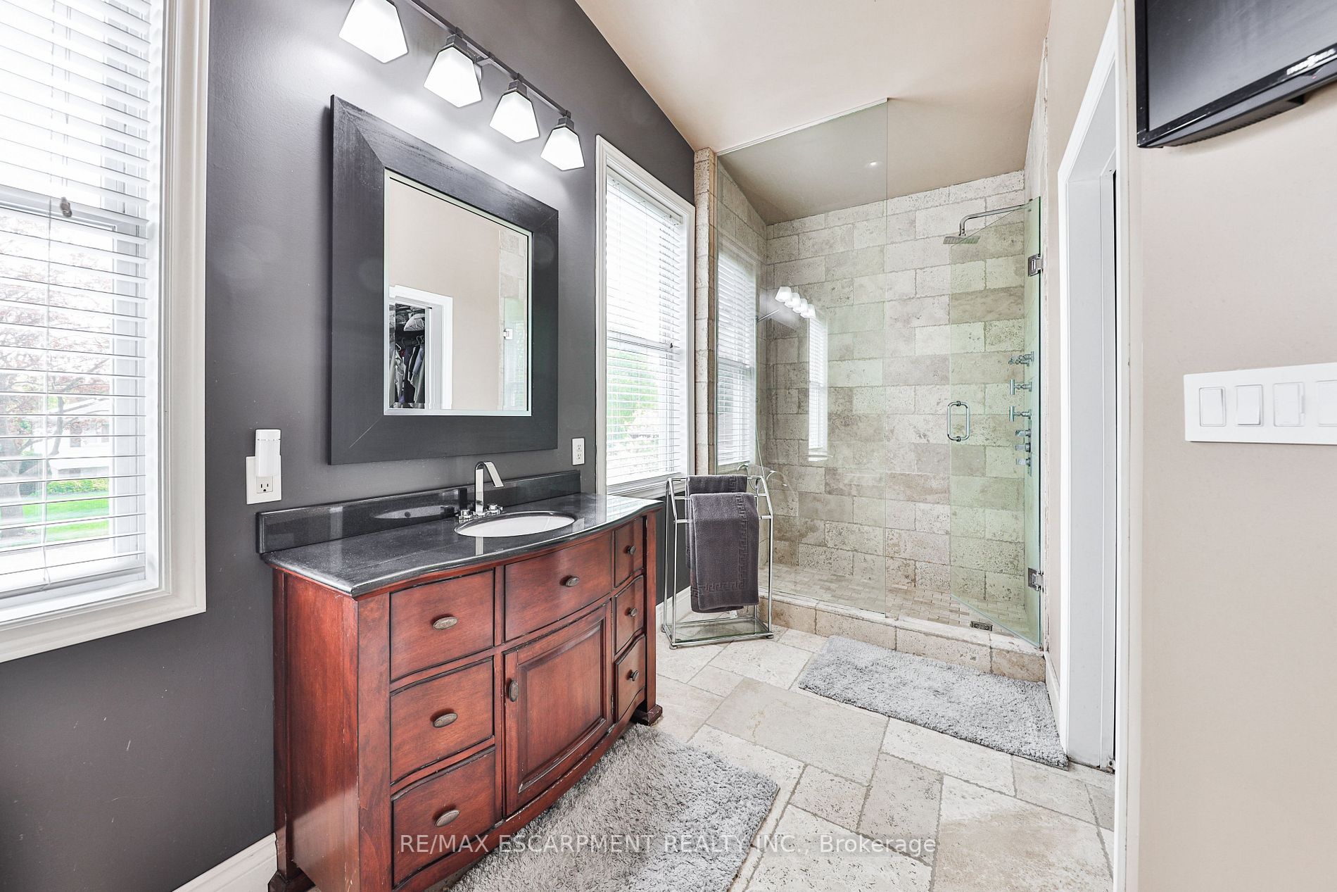 329 Erindale Dr