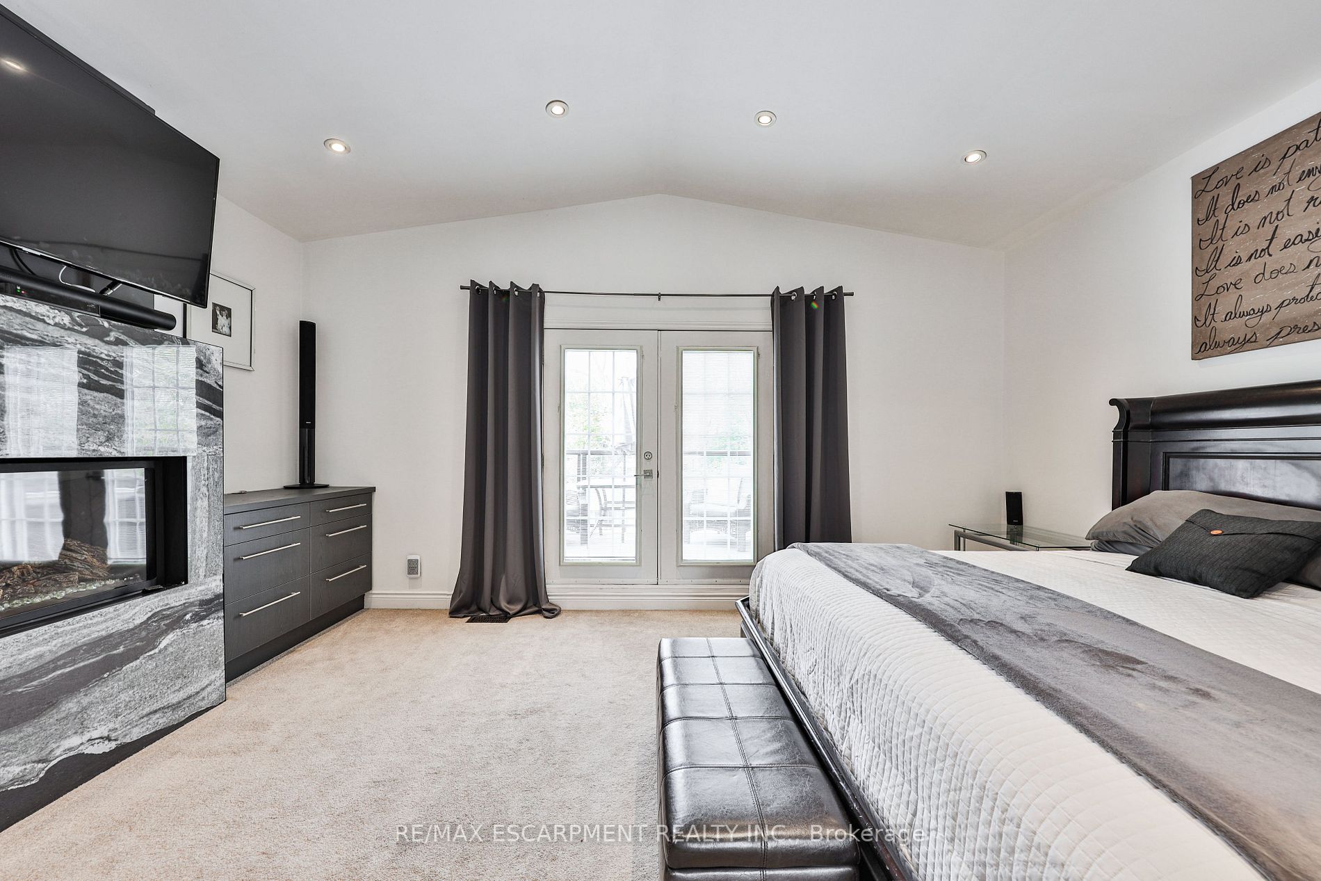 329 Erindale Dr