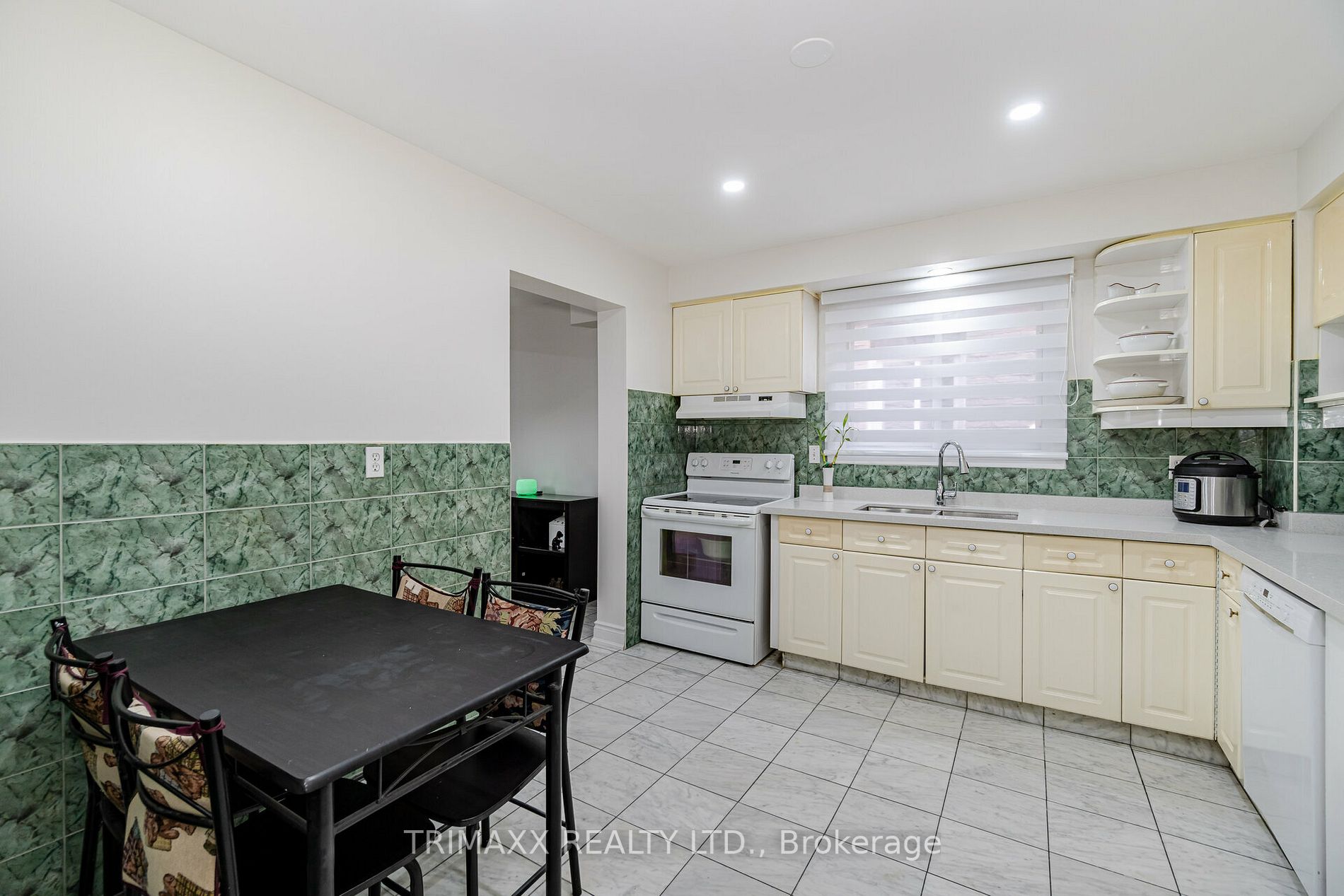 96 Banting Cres