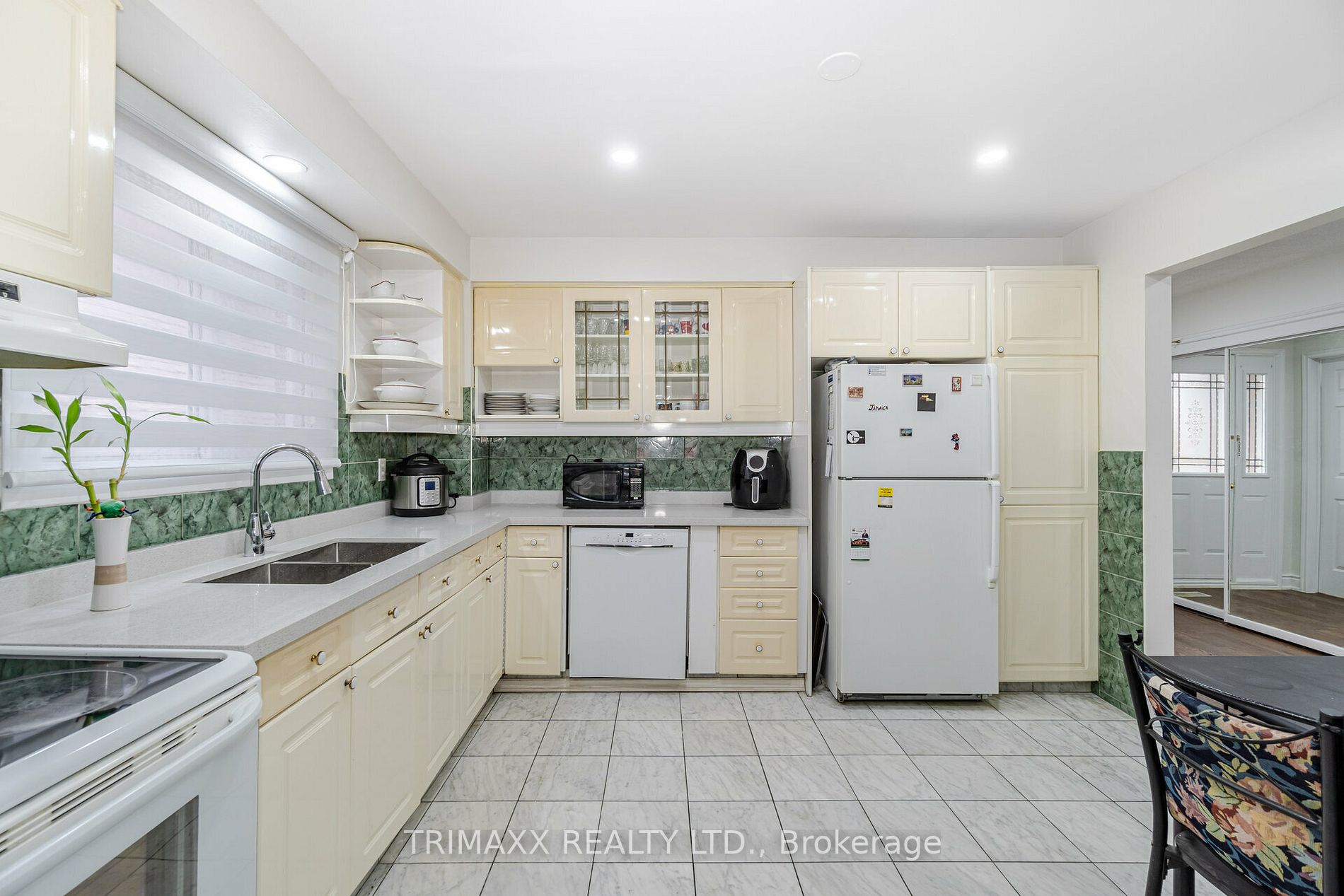 96 Banting Cres