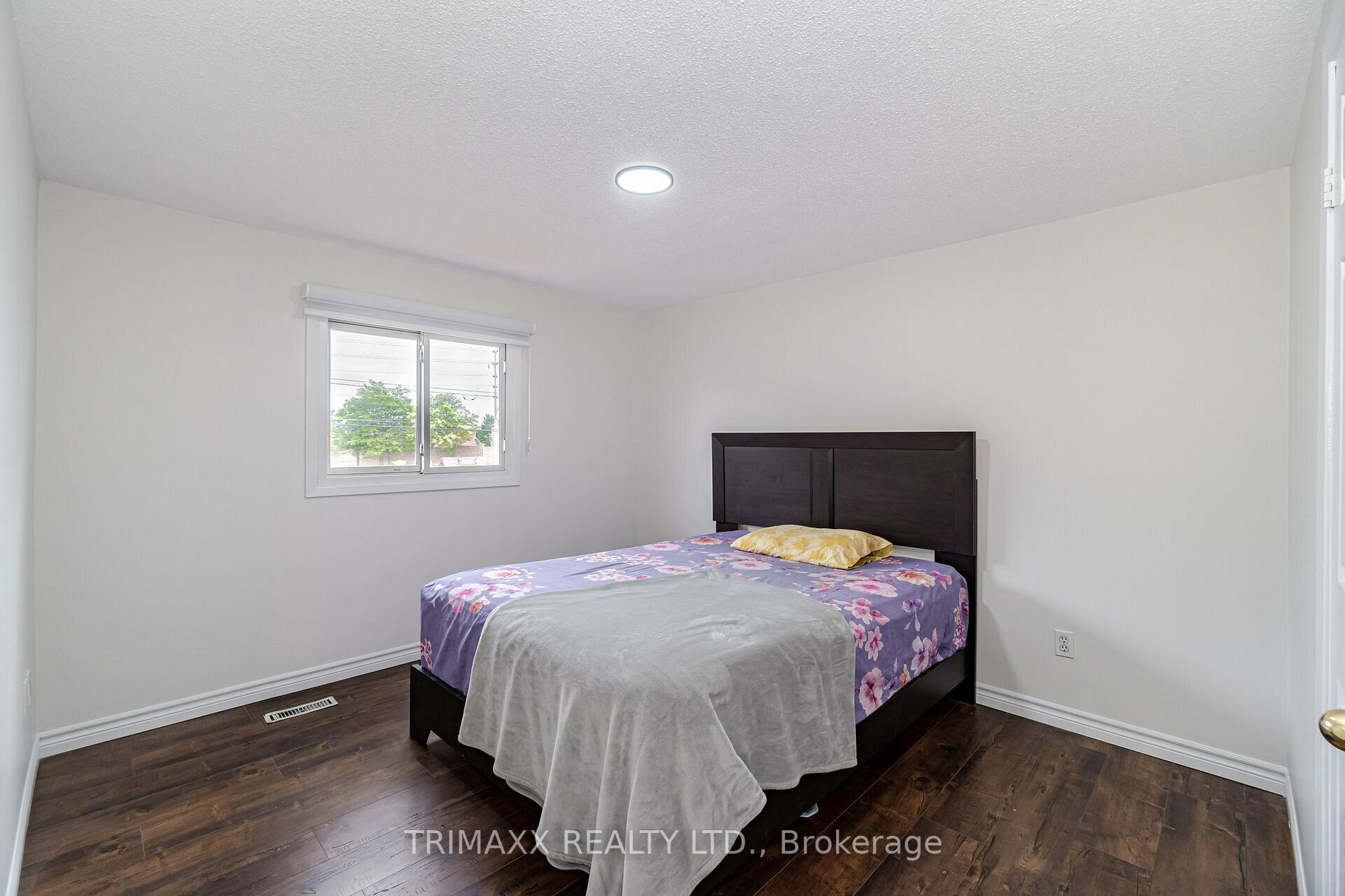 96 Banting Cres