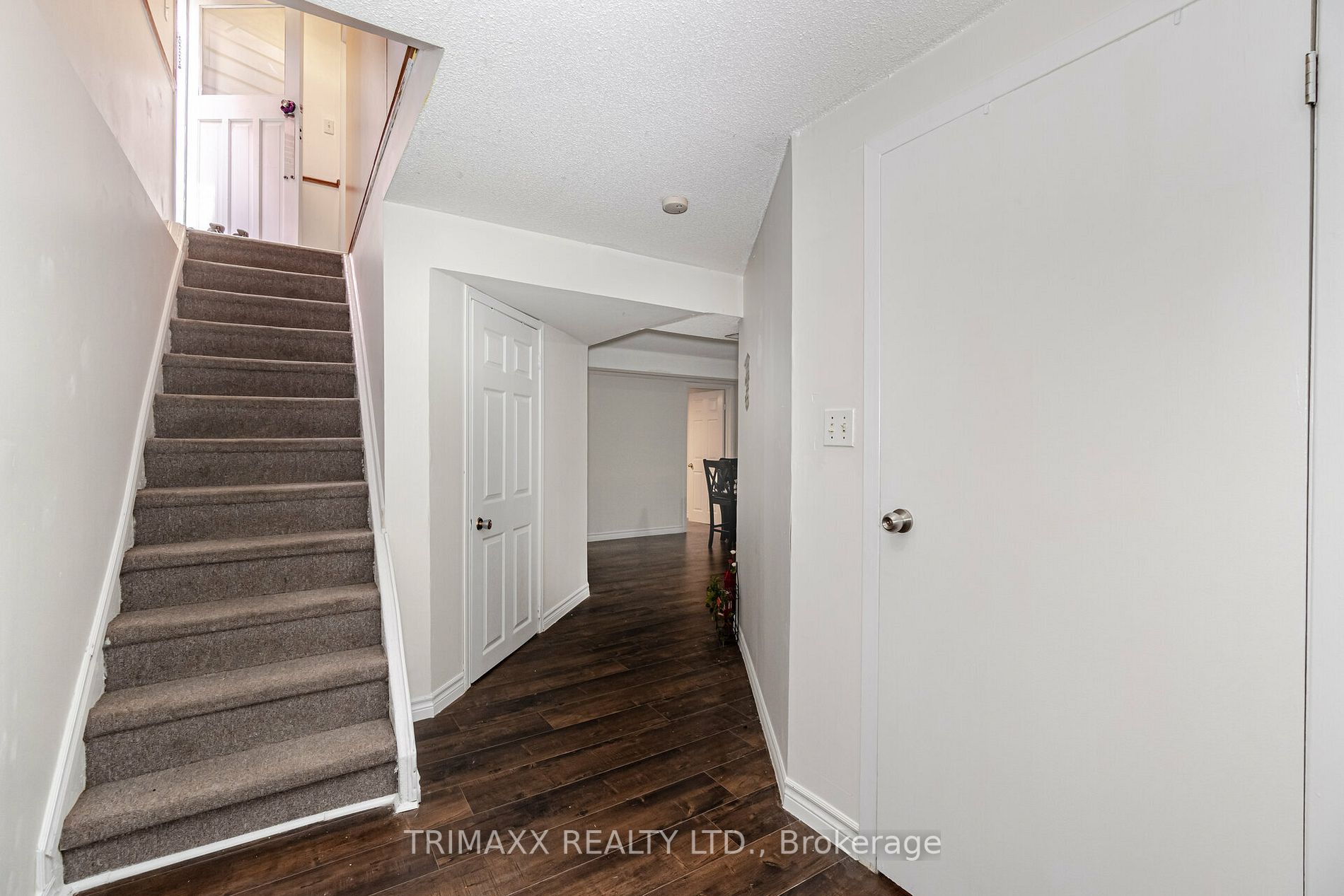 96 Banting Cres