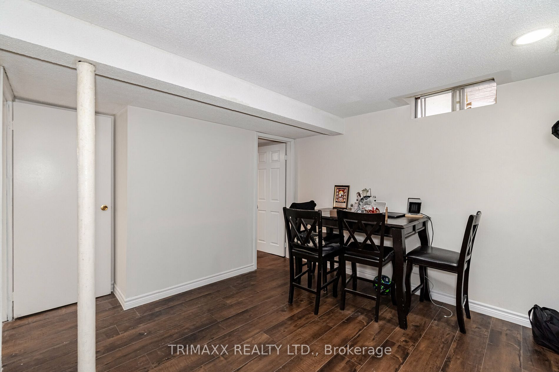 96 Banting Cres