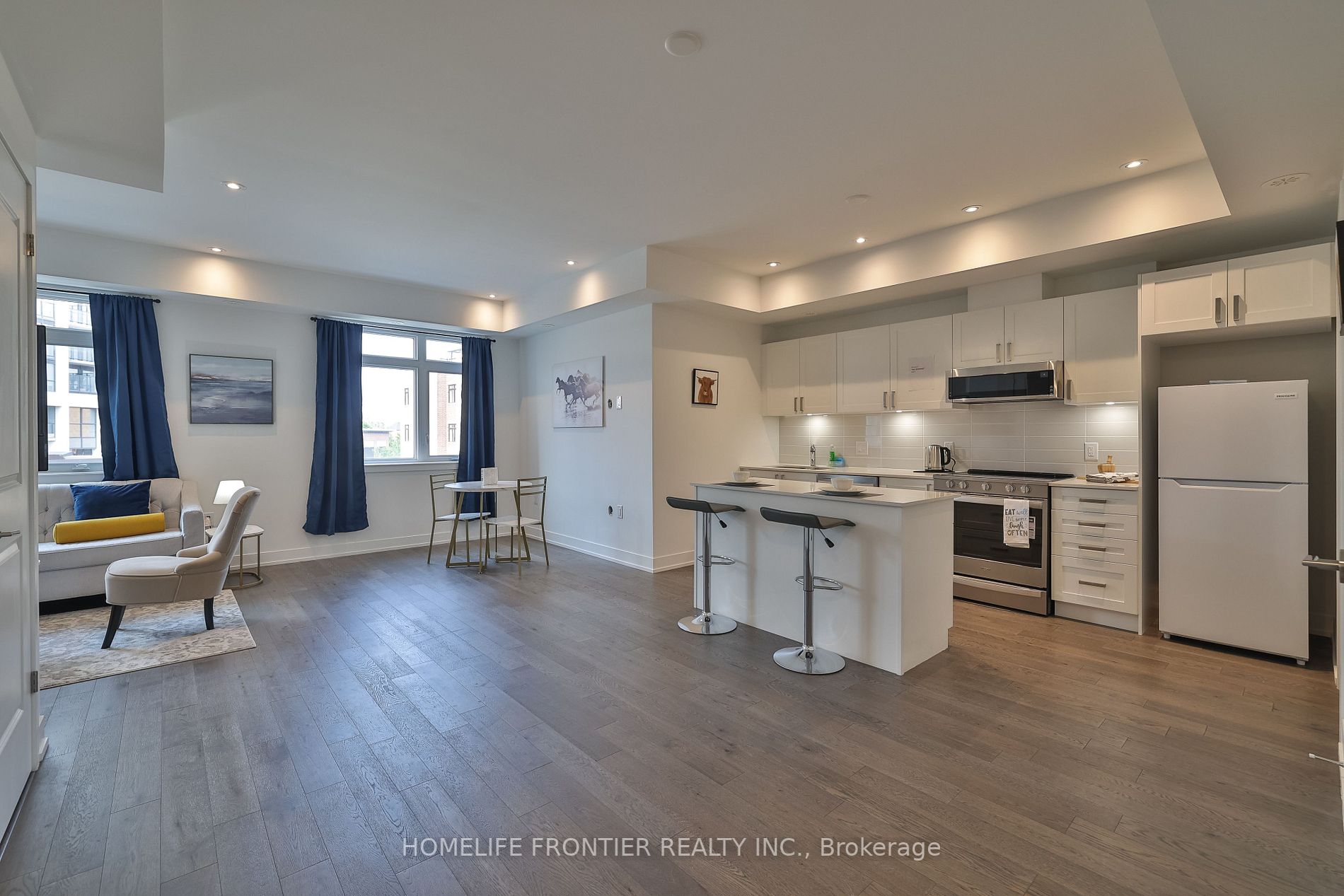 1070 Douglas Mccurdy Com, #224