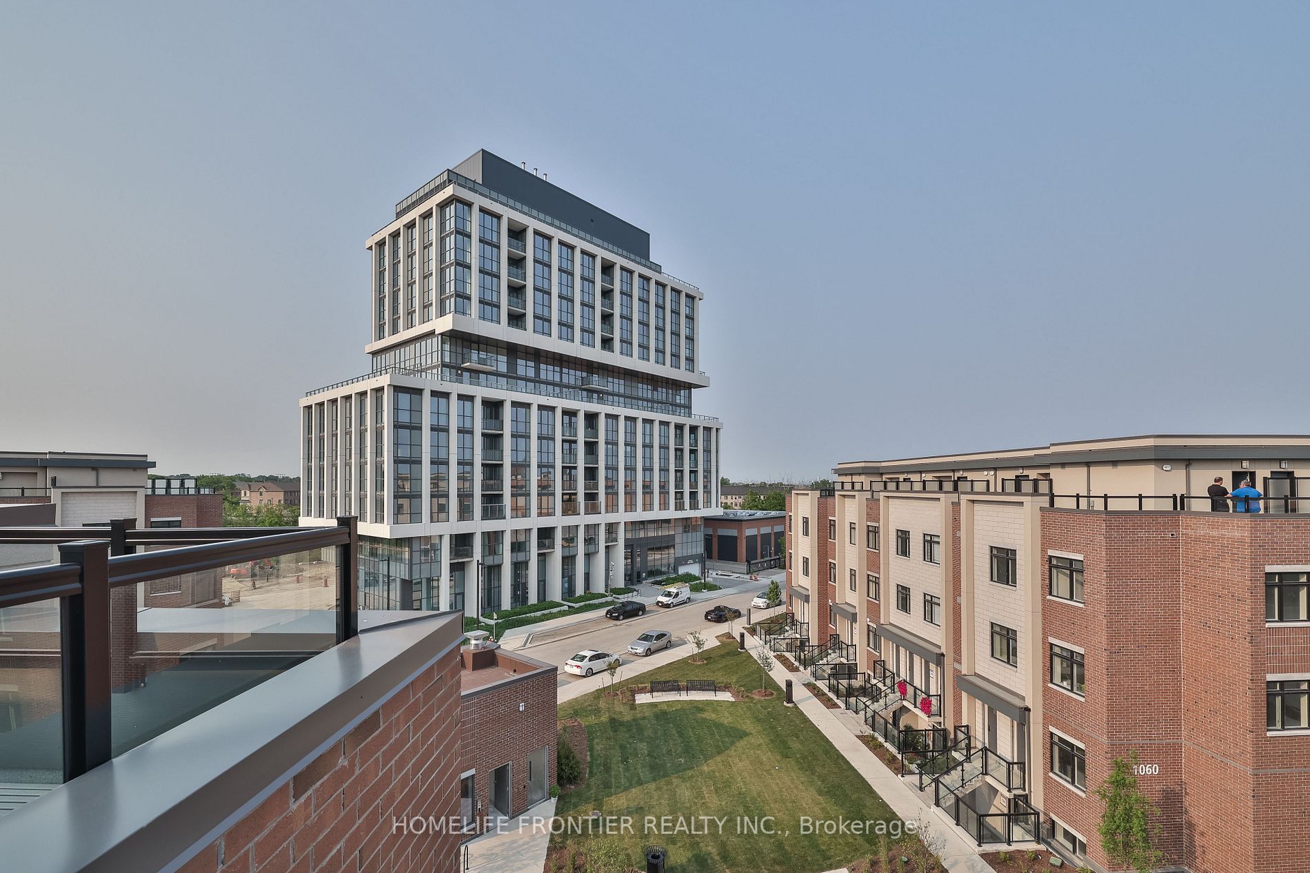 1070 Douglas Mccurdy Com, #224