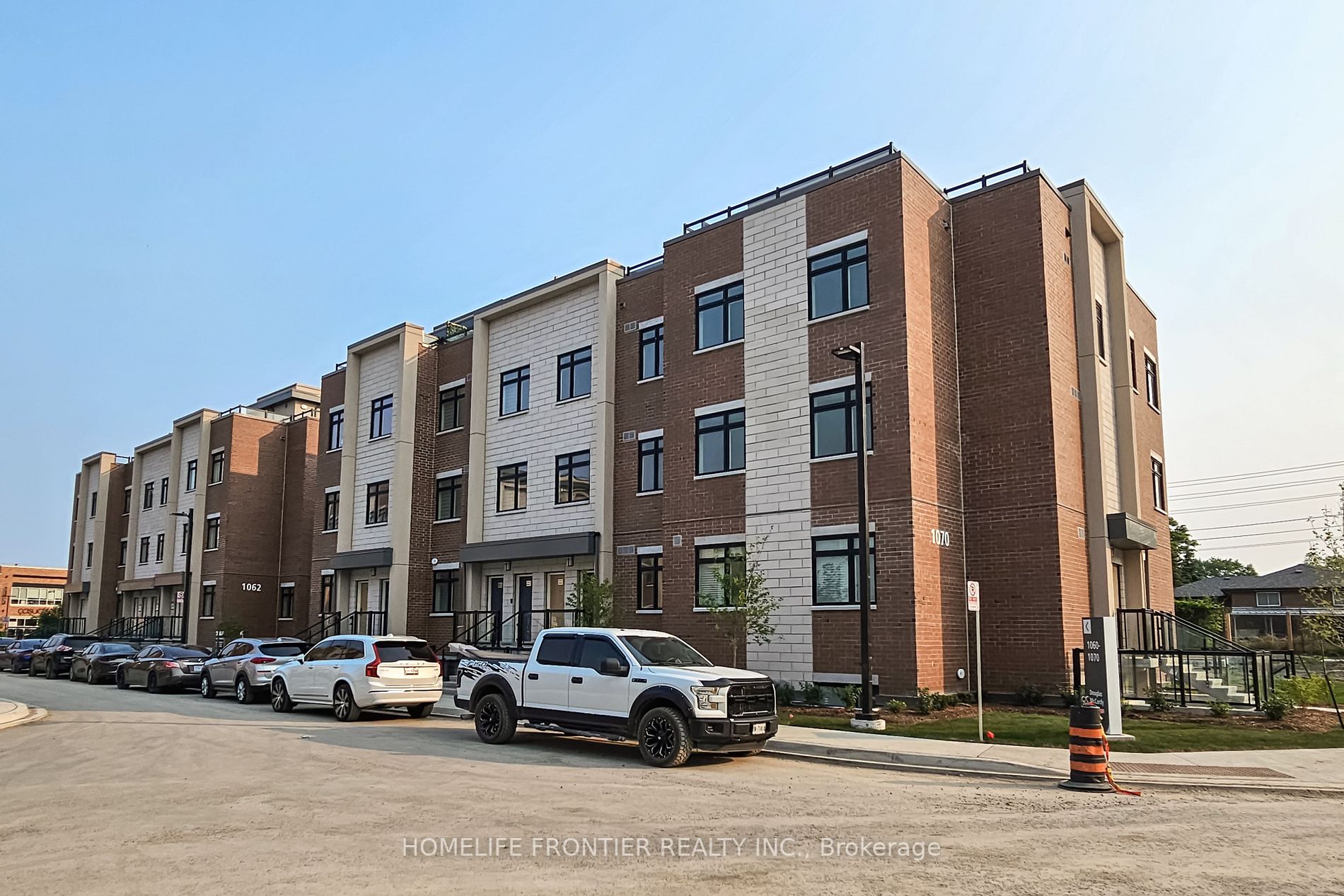 1070 Douglas Mccurdy Com, #224